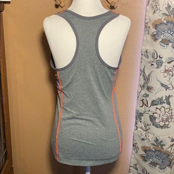 The North Face Flashdry Racerback Tank Size Medium - Picture 4 of 10